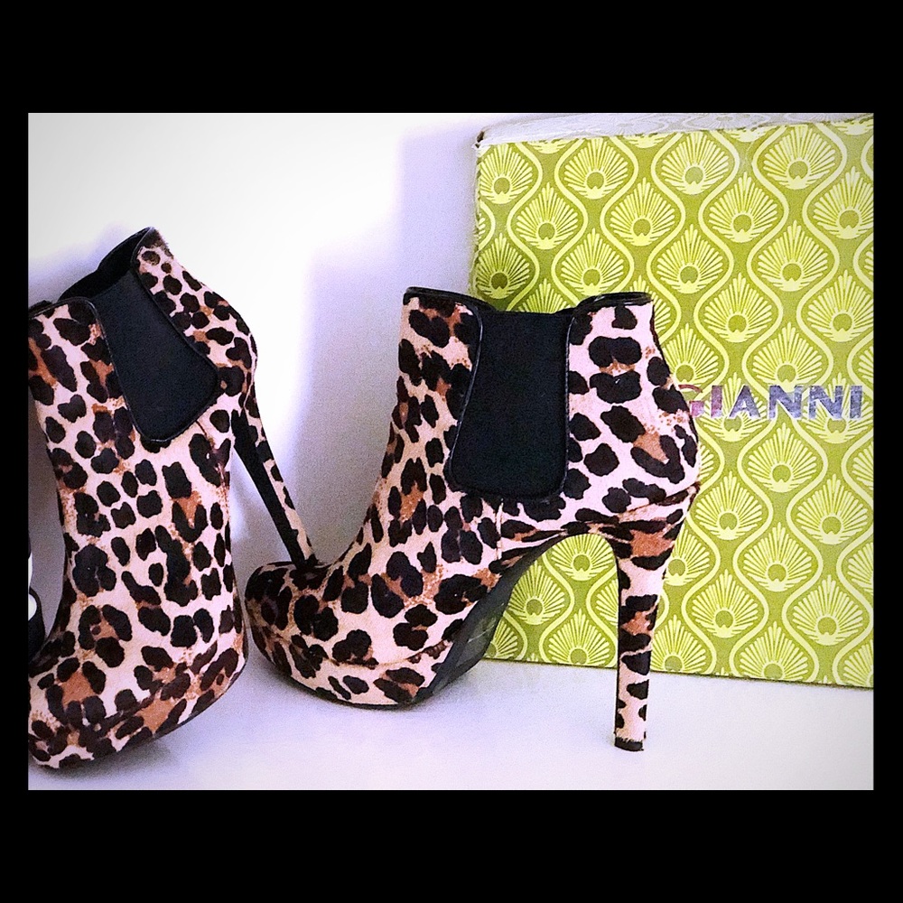 Gianni Bini Nikki style booties